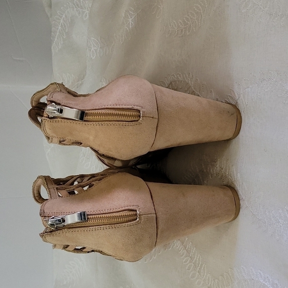Torrid Wedge Sandals Size 12W Cream - Picture 3 of 11